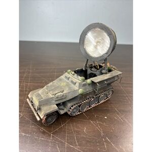 Scale 1/35 Built PAINTED Model kit Sd.Kfz. 251 Hanomag With Searchlight